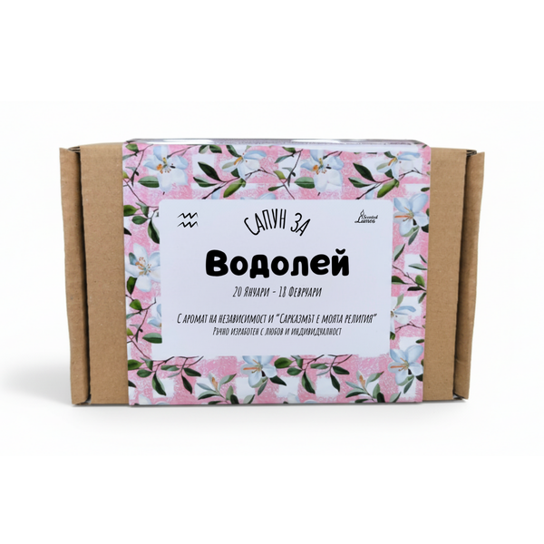 a cardboard box with a floral pattern and text in Russian.