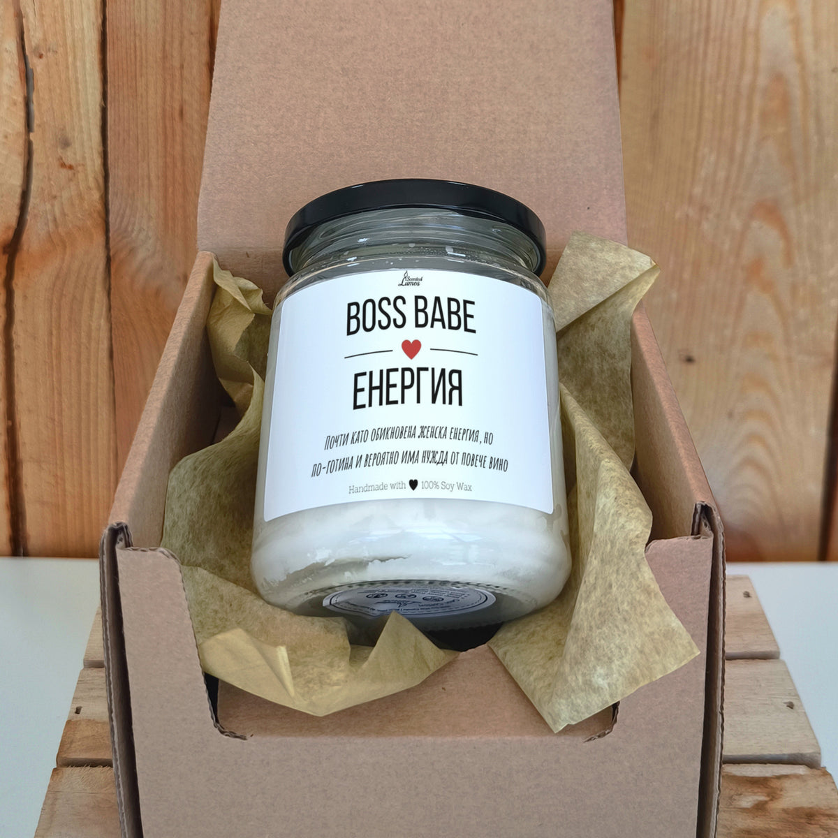 Boss Babе Енергия Ароматна соева свещ за нея