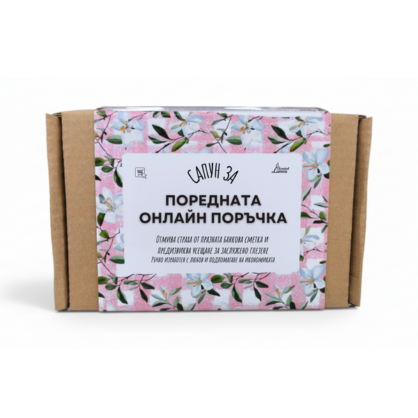 a box with a floral pattern and text in Russian.