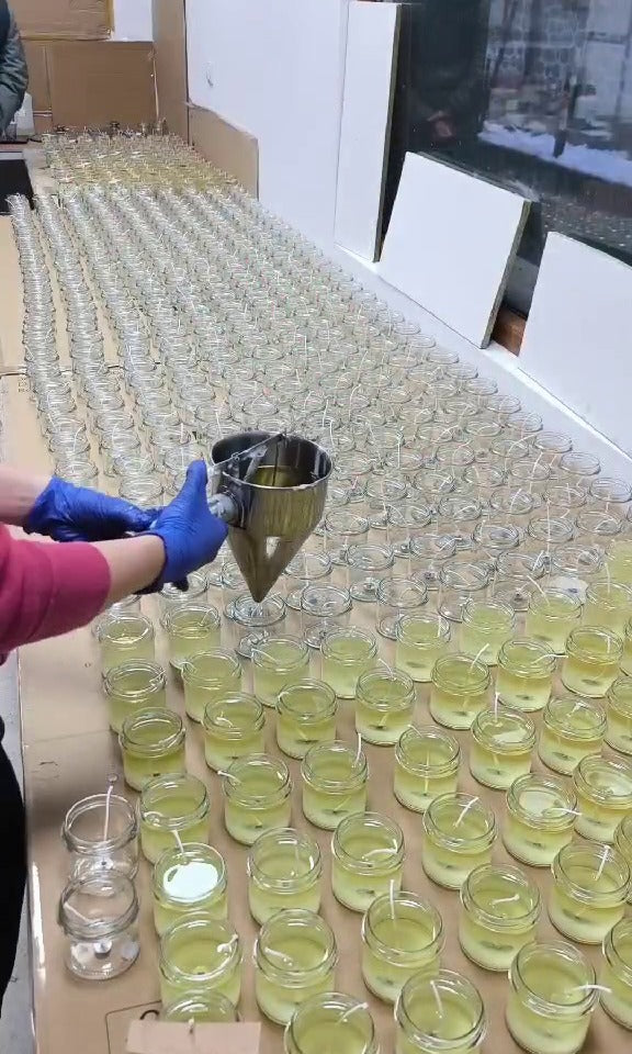 Изработваме свещите на ръка